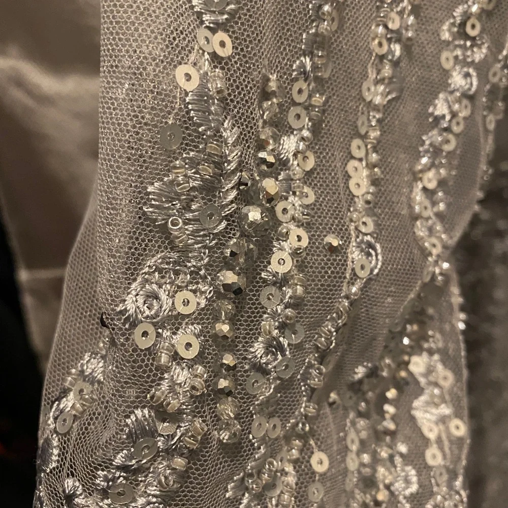 Elegant formal dress with detachable train. Brand new never been worn or altered - Picture 7 of 7